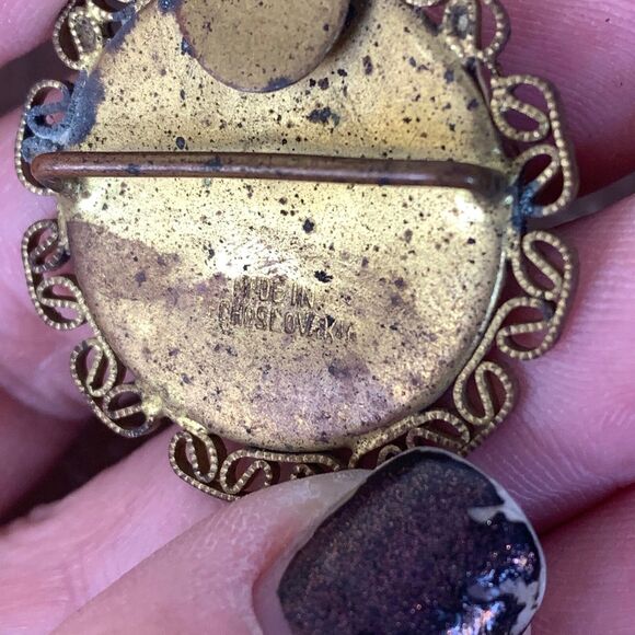 Pair (2) of Victorian Brass Red Rose floral Metal & glass intaglio‎ scarf clips - Picture 6 of 6